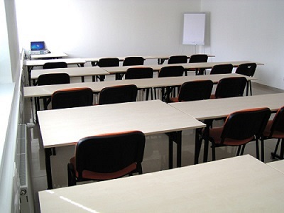 Školiaca miestnosť - školské sedenie 